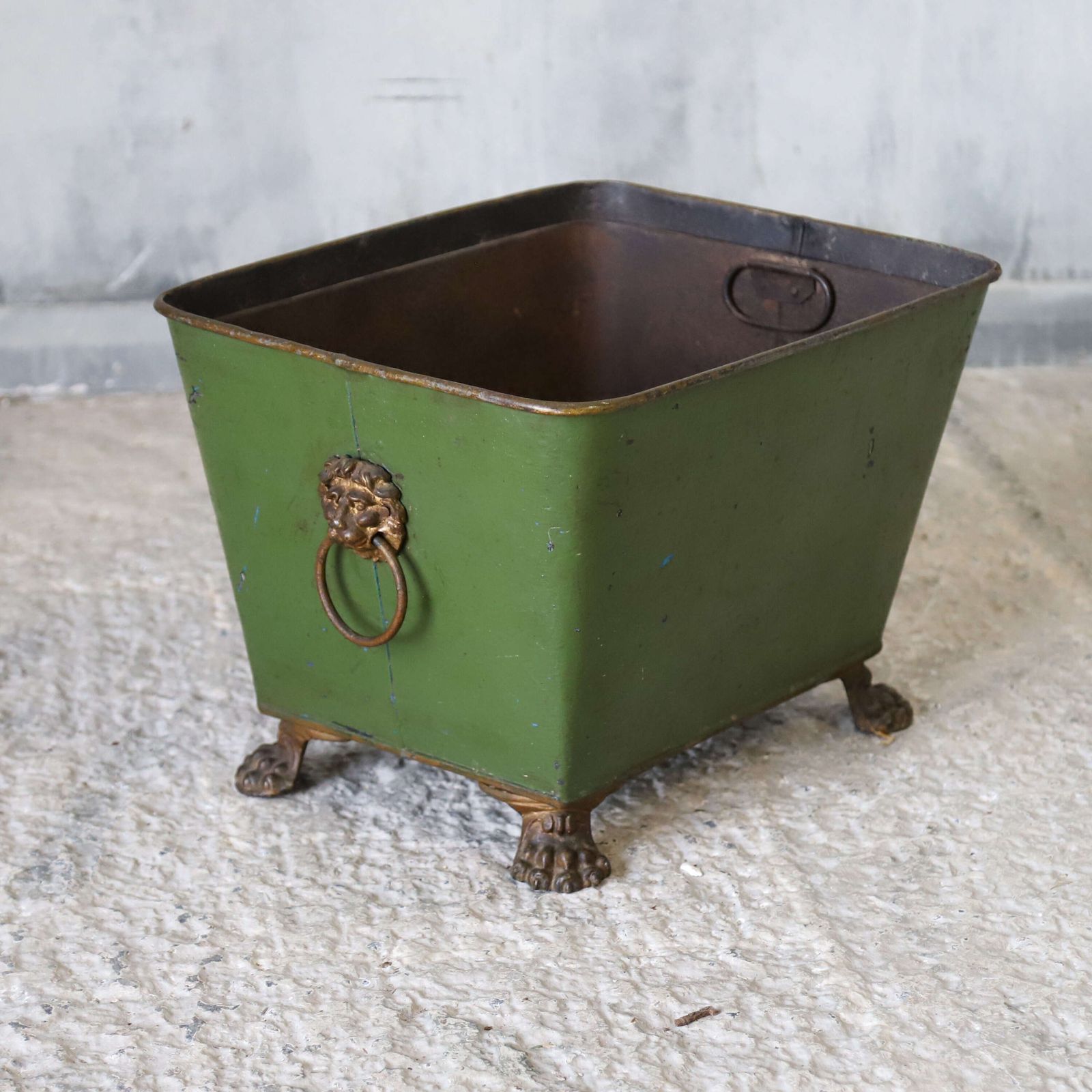 Regency Green‑Painted Log Basket, C.1810 With Lion Mask Handles And Original Liner photo vinterior
