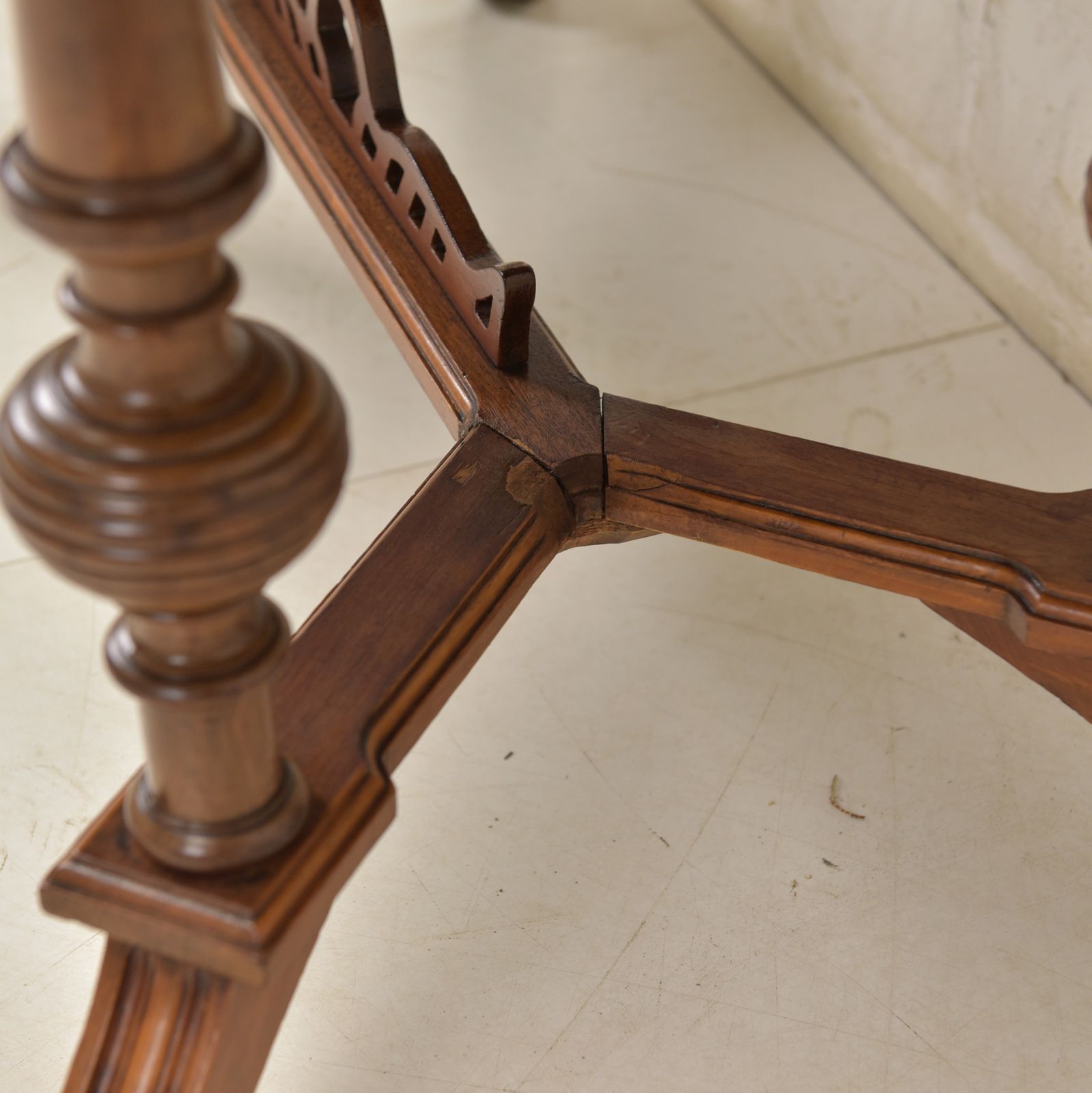 Antique! Restored Walnut Coffee Table, Gründerzeit/Art Nouveau Period, 1900s Side Table photo buy