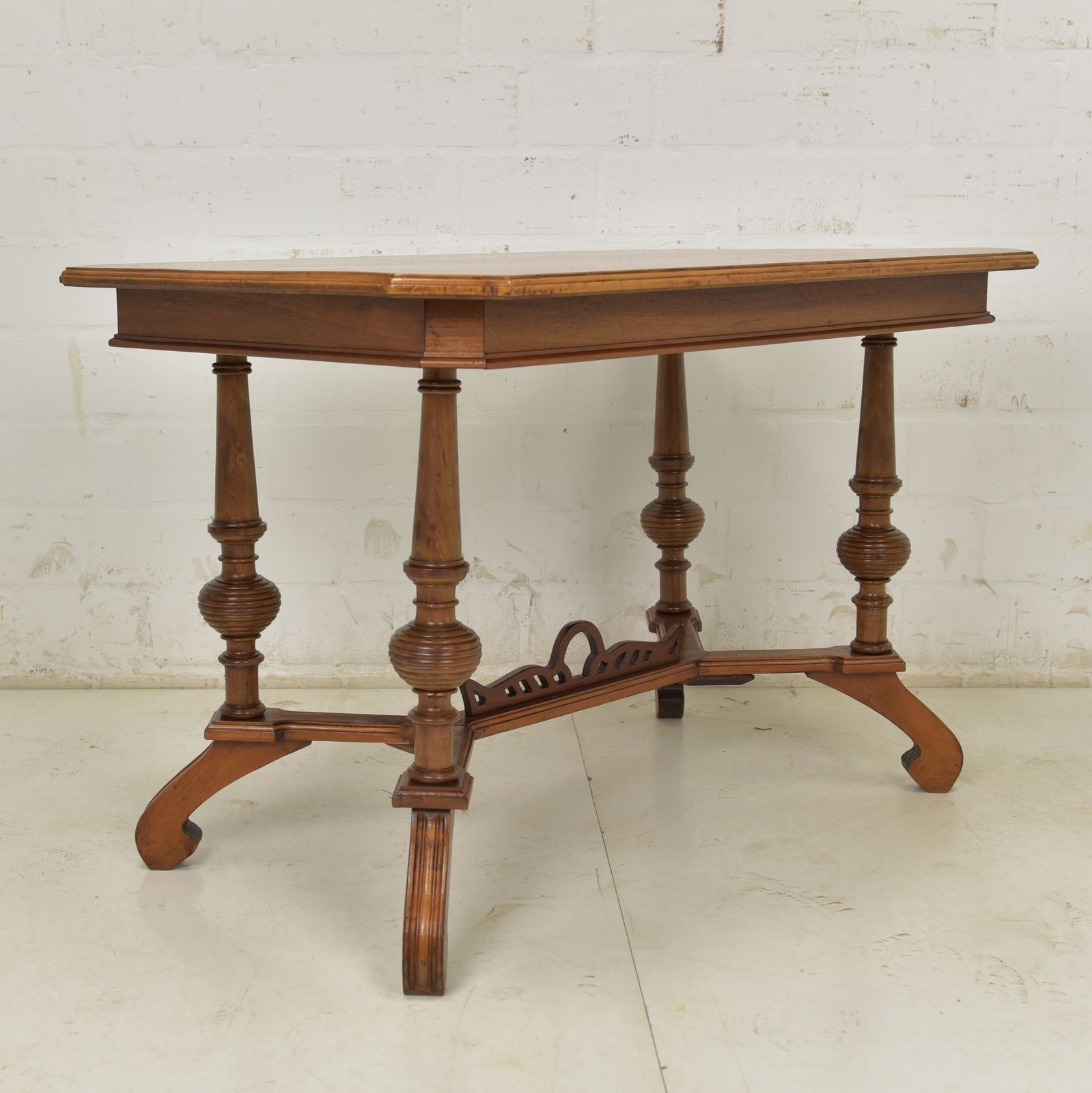 Furniture Antique! Restored Walnut Coffee Table, Gründerzeit/Art Nouveau Period, 1900s Side Table photo