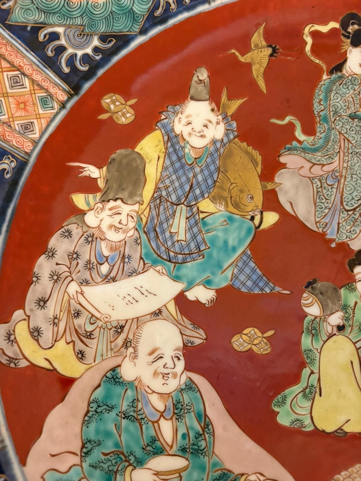 photo vinterior Antique Pair Of Large Japanese Imari Porcelain Chargers Depicting The Seven Lucky Gods