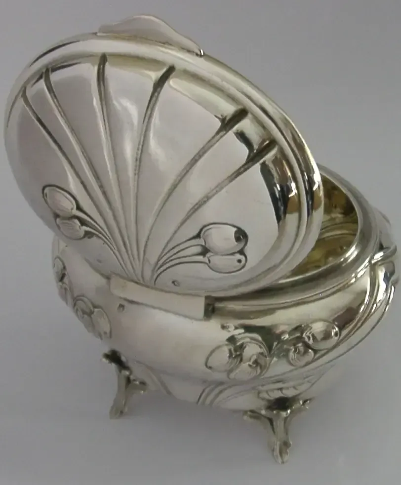 photo furniture Stunning Large 282g Austrian Art Nouveau 800 Solid Silver Box