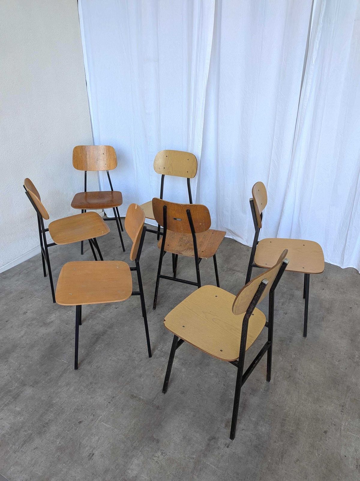photo furniture Set Of 7 Vintage Industrial School Chairs / Stol Kamnik 1970s Yugoslavia