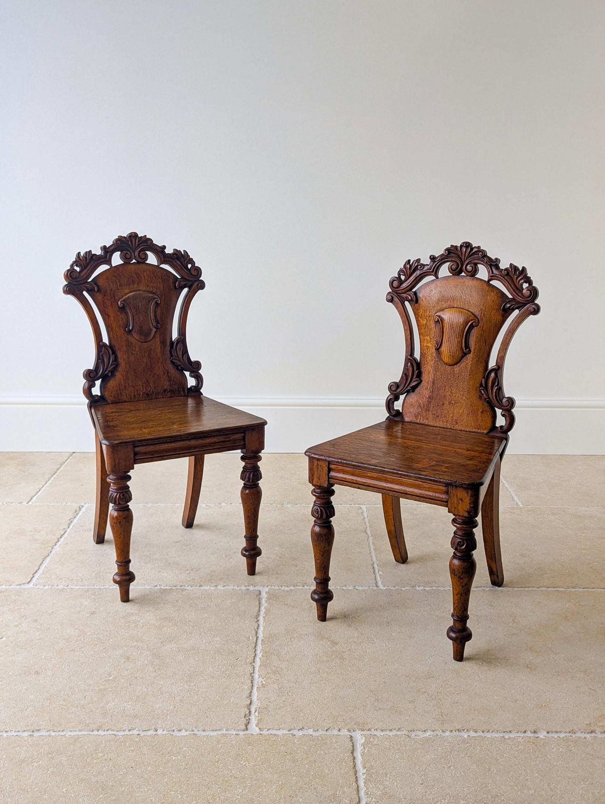 photo vinterior Pair Of Antique Victorian Oak Hall Chairs C.1870