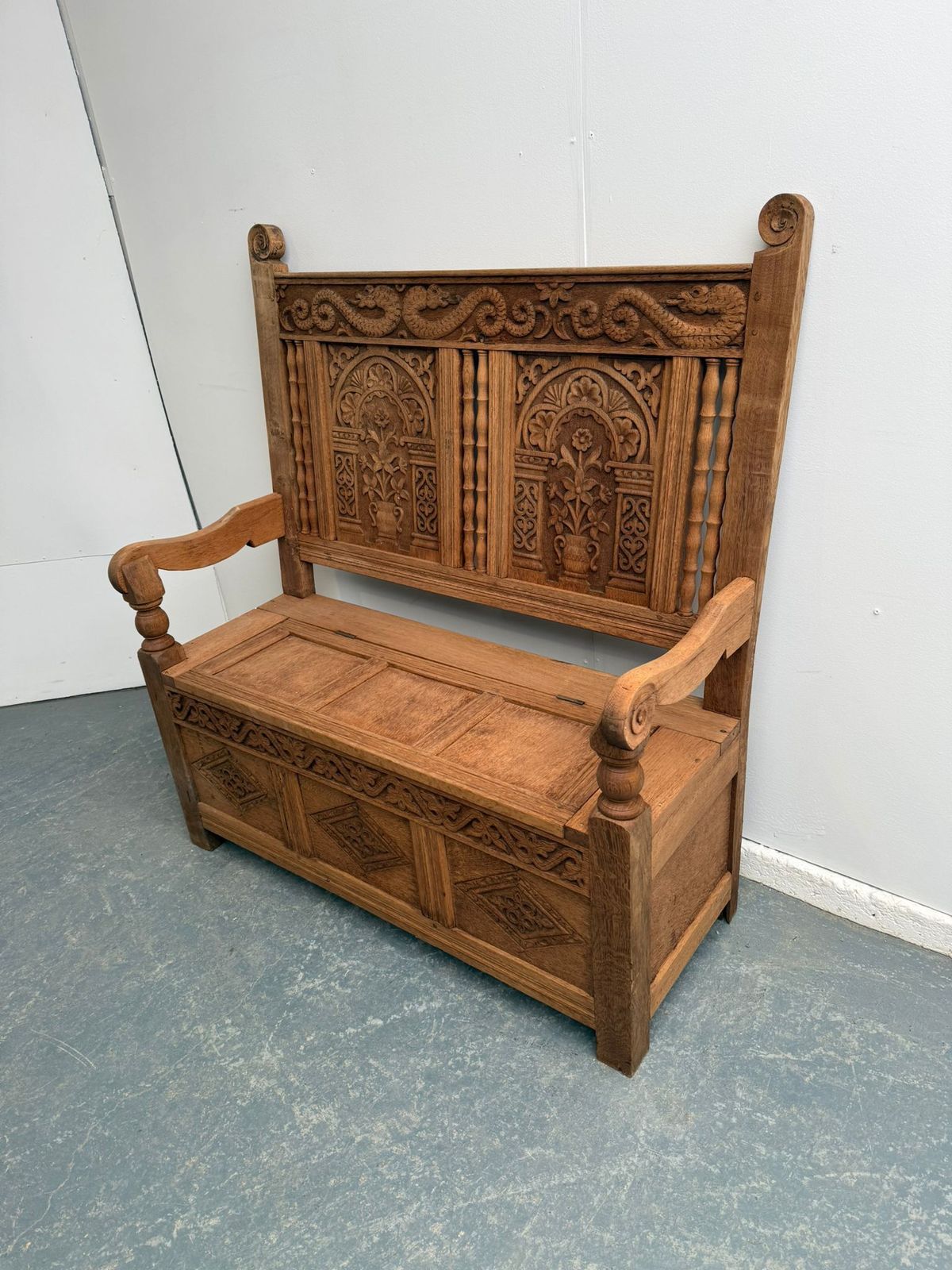 The Very Best Stripped Golden Oak 1920s Carved 2 Seater Hall Box Settle
