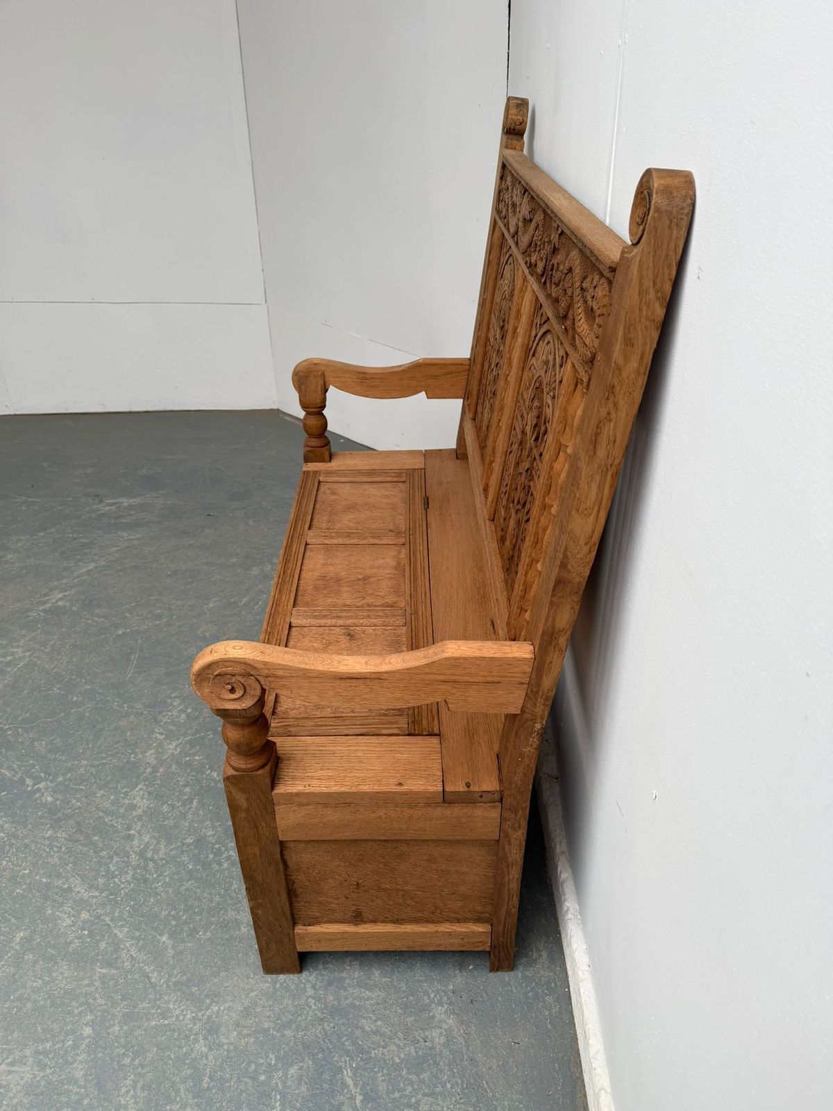The Very Best Stripped Golden Oak 1920s Carved 2 Seater Hall Box Settle photo 995.0