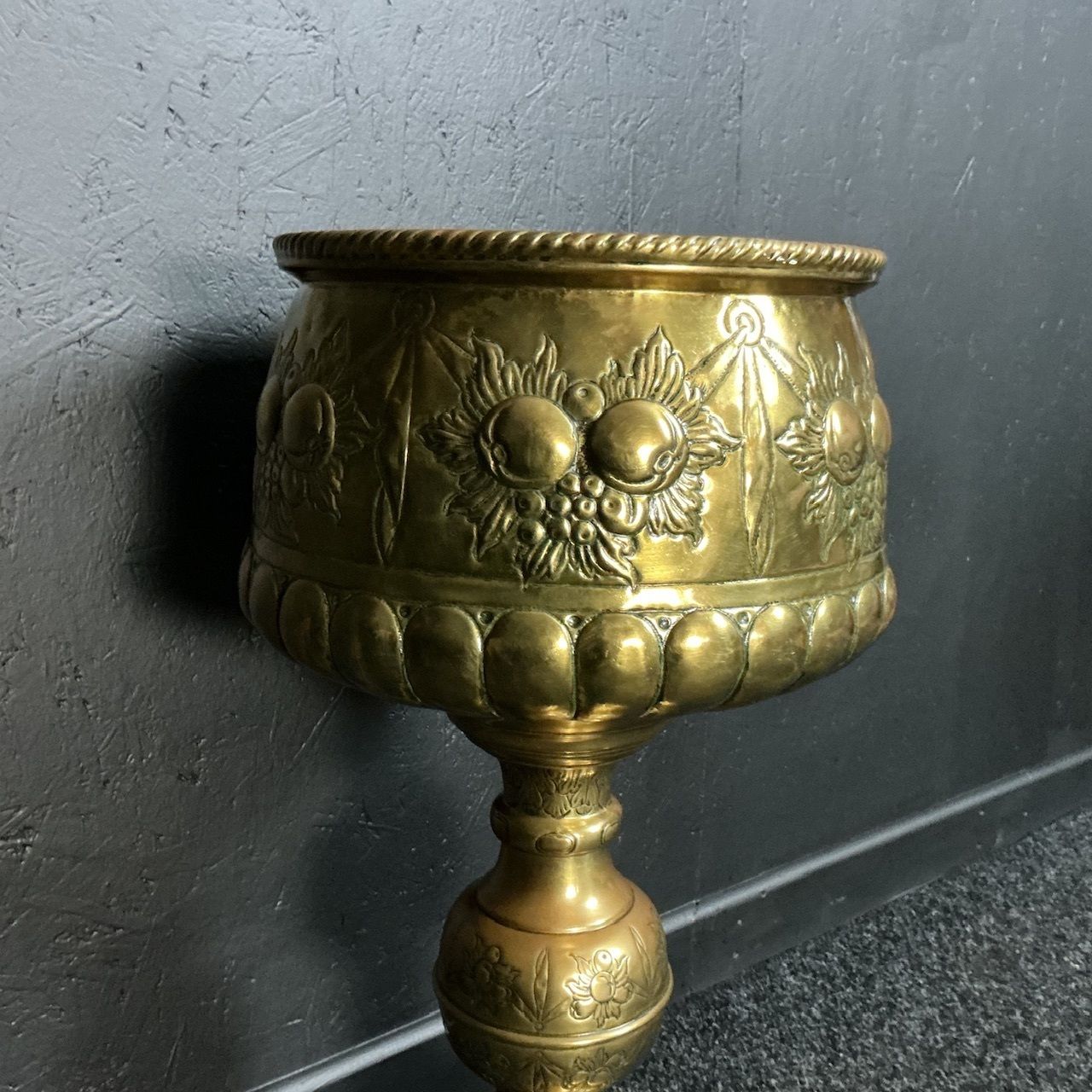 Antique Brass Planter, 1900s photo 535.0