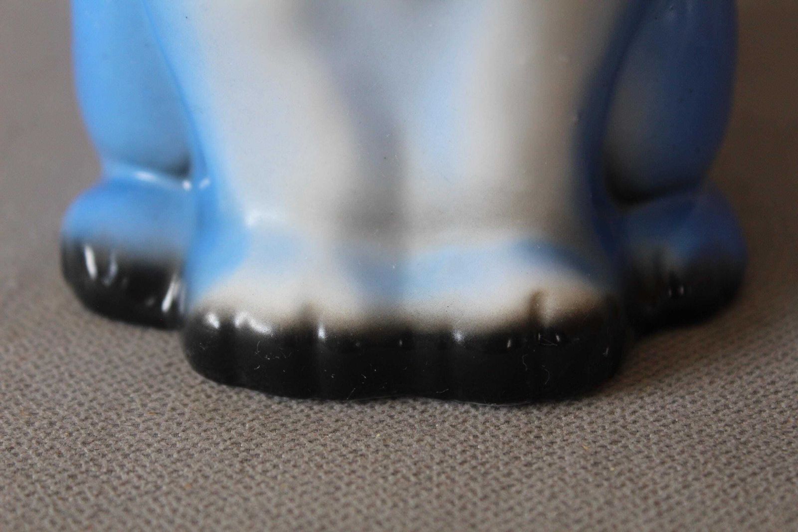 Carafe d'époque Art déco en céramique bleue, chat clignotant, figurine peinte à la main, style Schafer, Allemagne photo vinterior