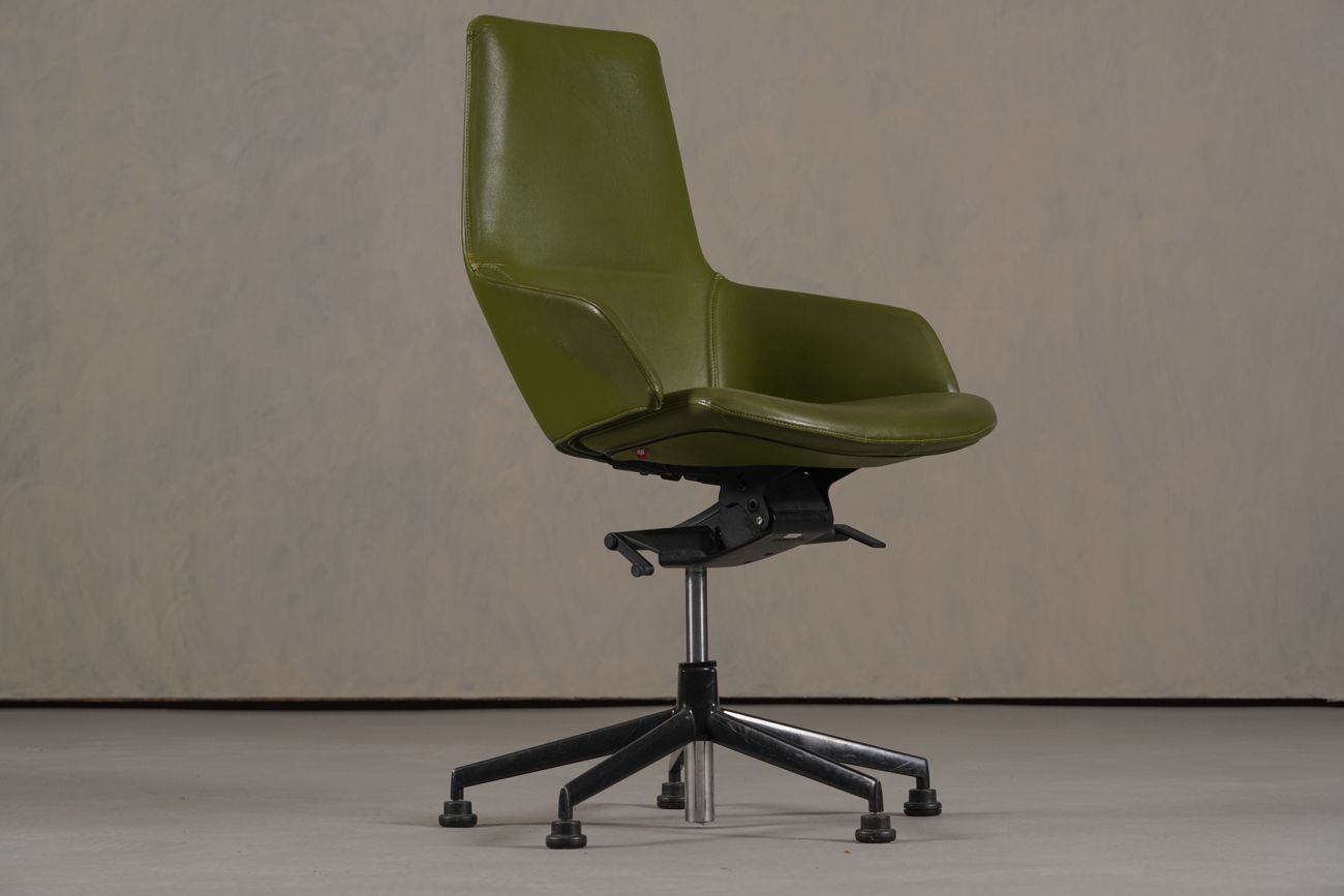photo furniture Leather Aston Office Chair By Arper, Italy 2000’s