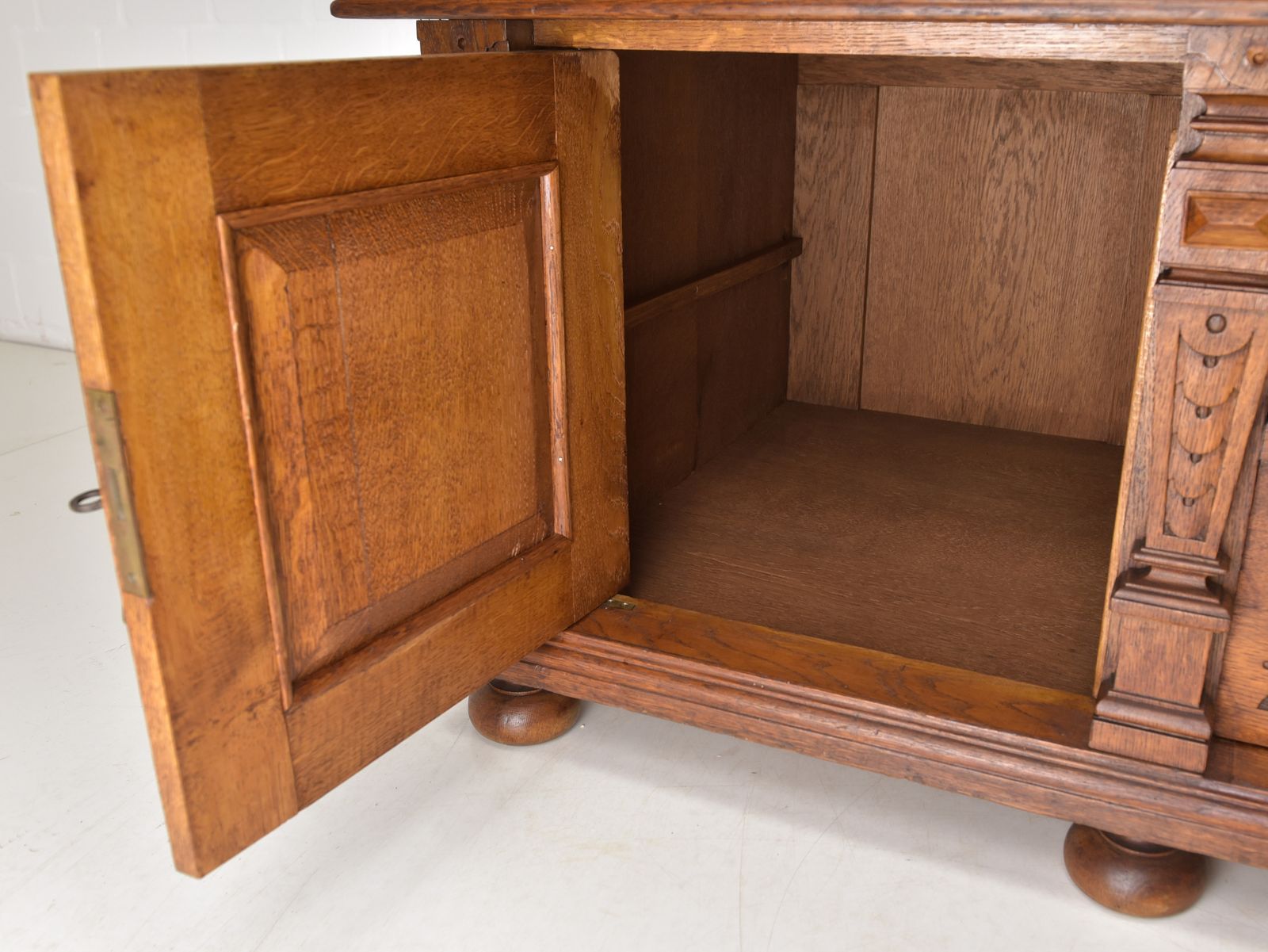 Antique! Restored Oak Bookcase, Gründerzeit Style, Display Cabinet, Bookcase photo vintage