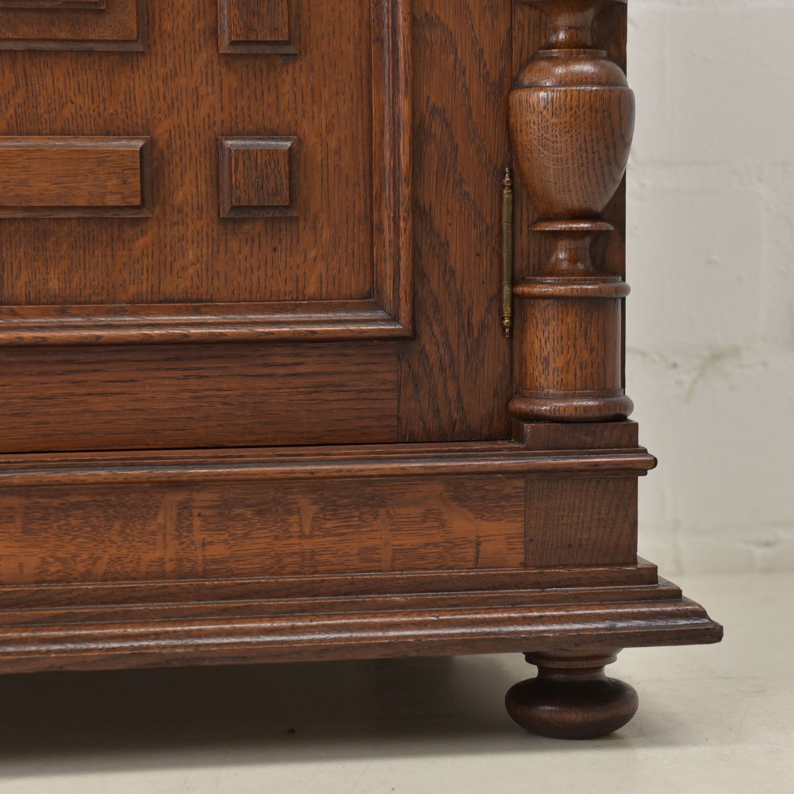 Antique! Restored Solid Oak Chest Of Drawers, Gründerzeit Period, Circa 1900. Cabinet/Sideboard. photo vintage