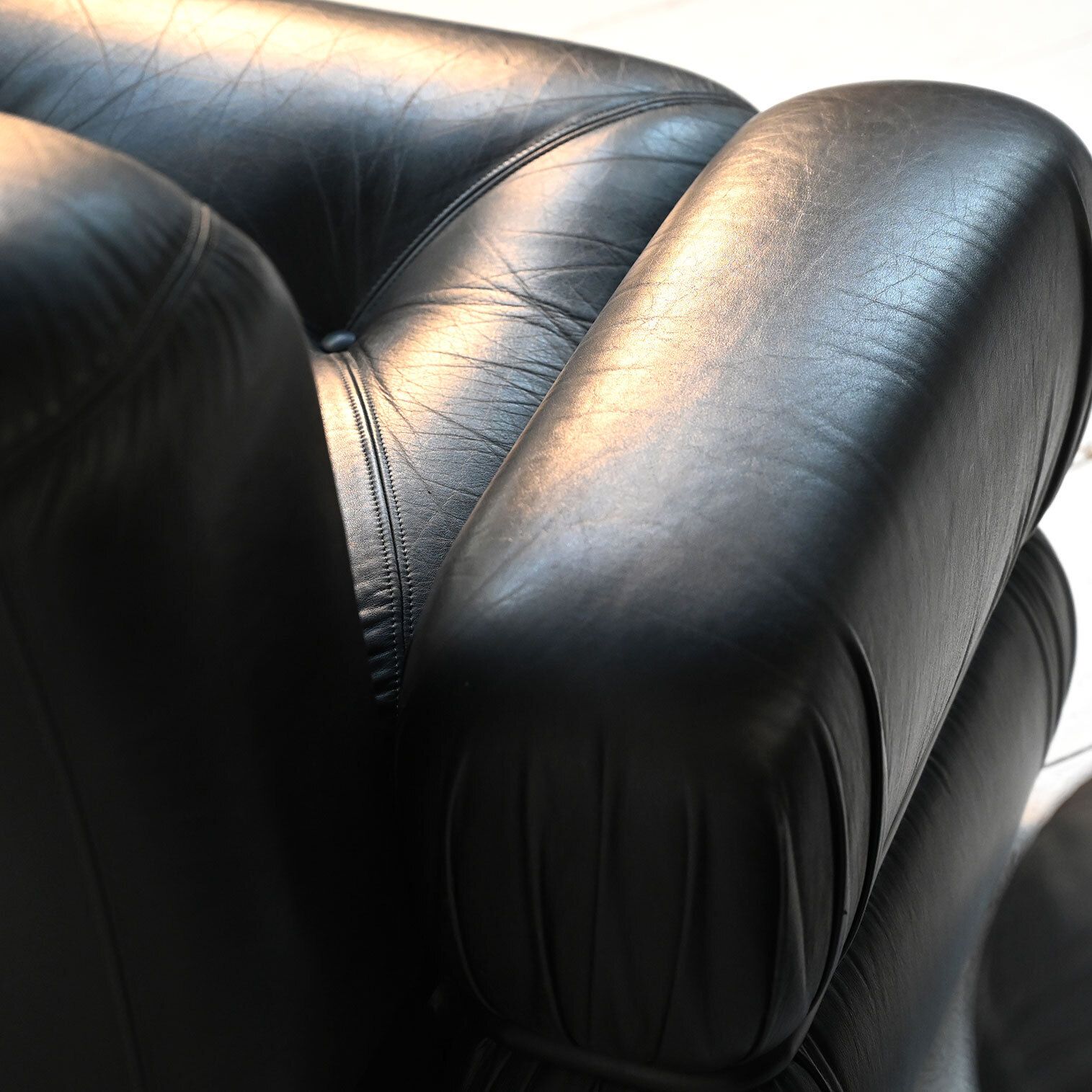 photo furniture Black Leather And Tubular Steel Armchairs From The 1970s