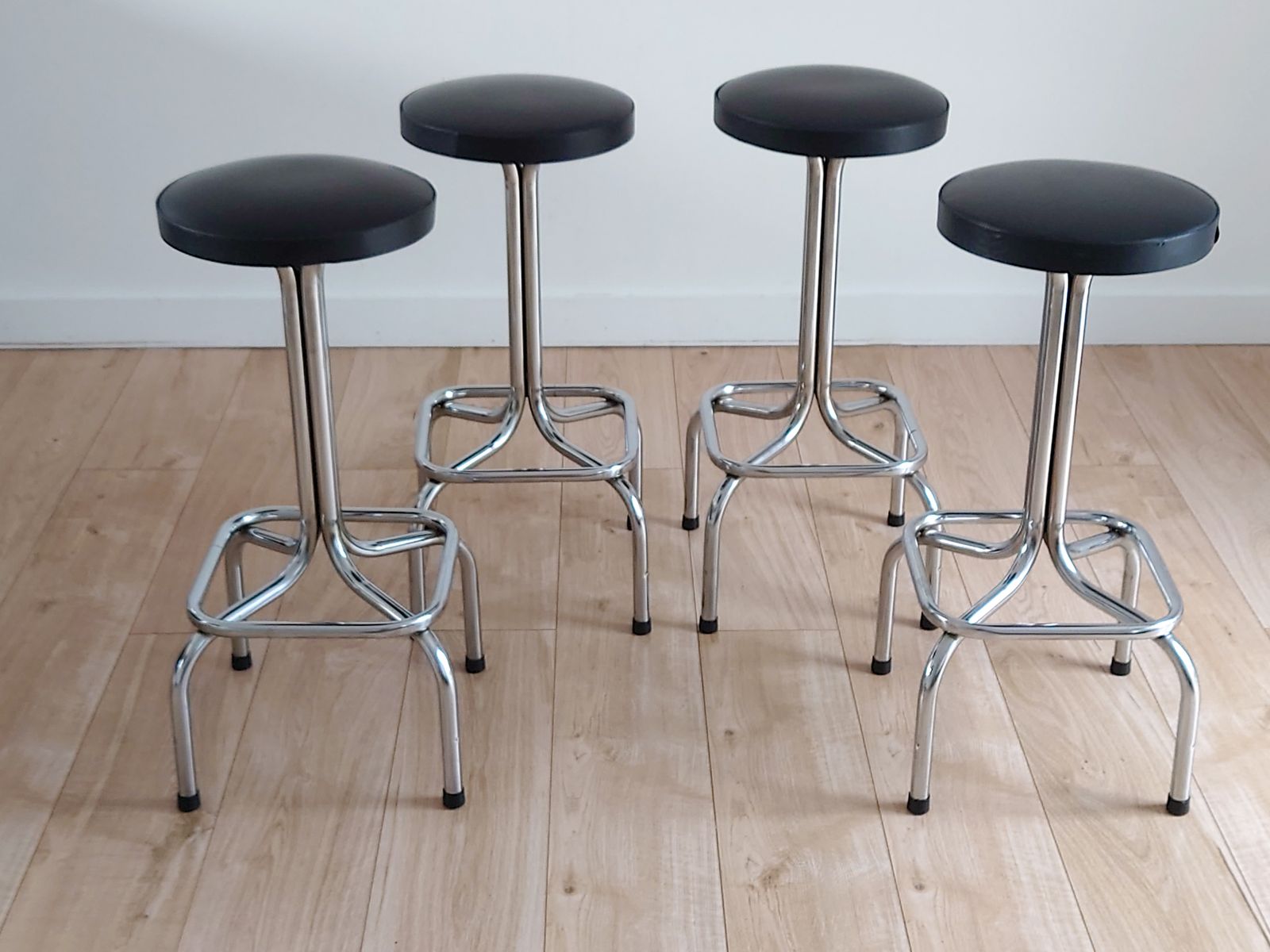 Mid Century Retro Chrome Bar Stools photo vinterior
