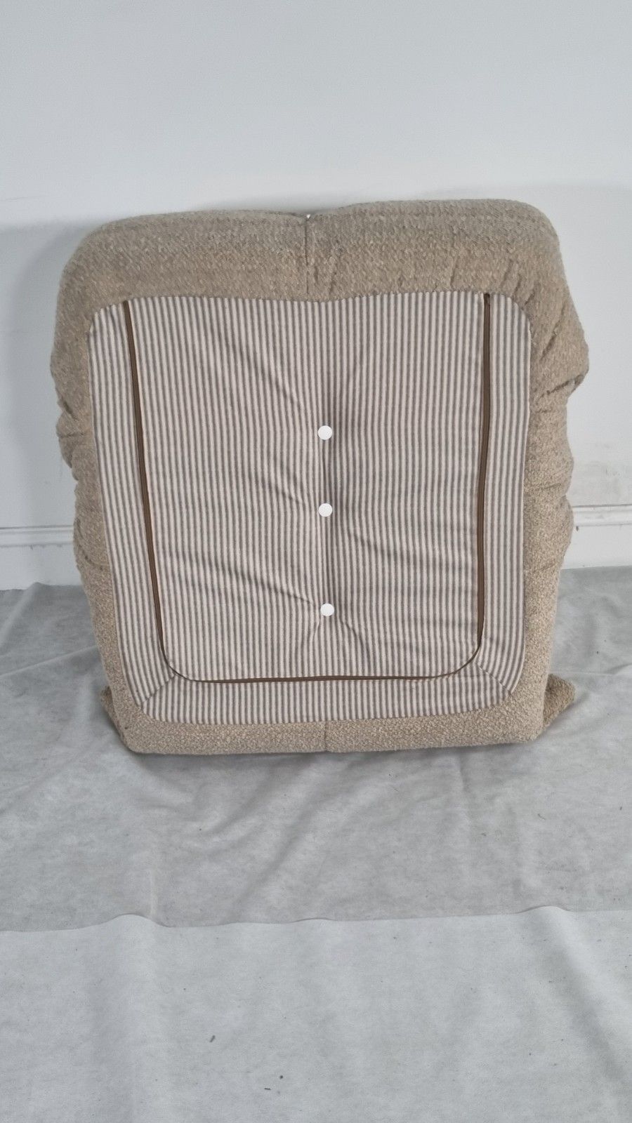 photo vintage Ligne Roset Togo Chair In Honey Boucle In Excellent Condition
