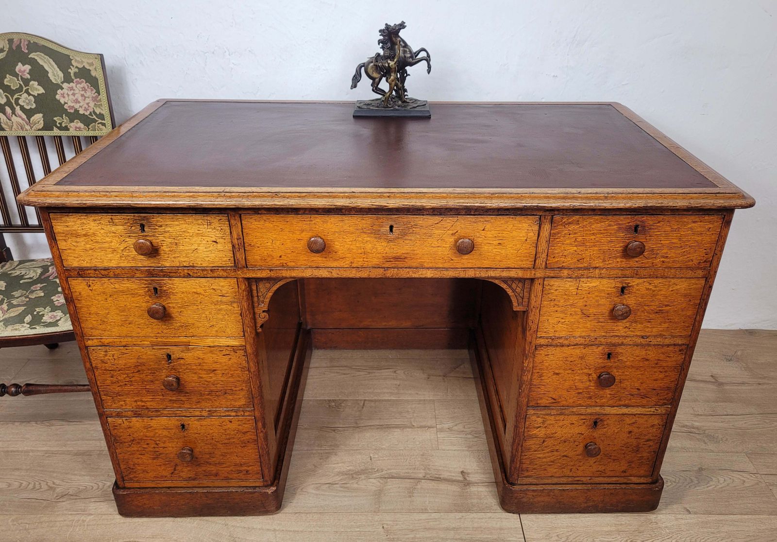 Victorian Writing Desk Oak Knee Hole Leather 19thc Antique