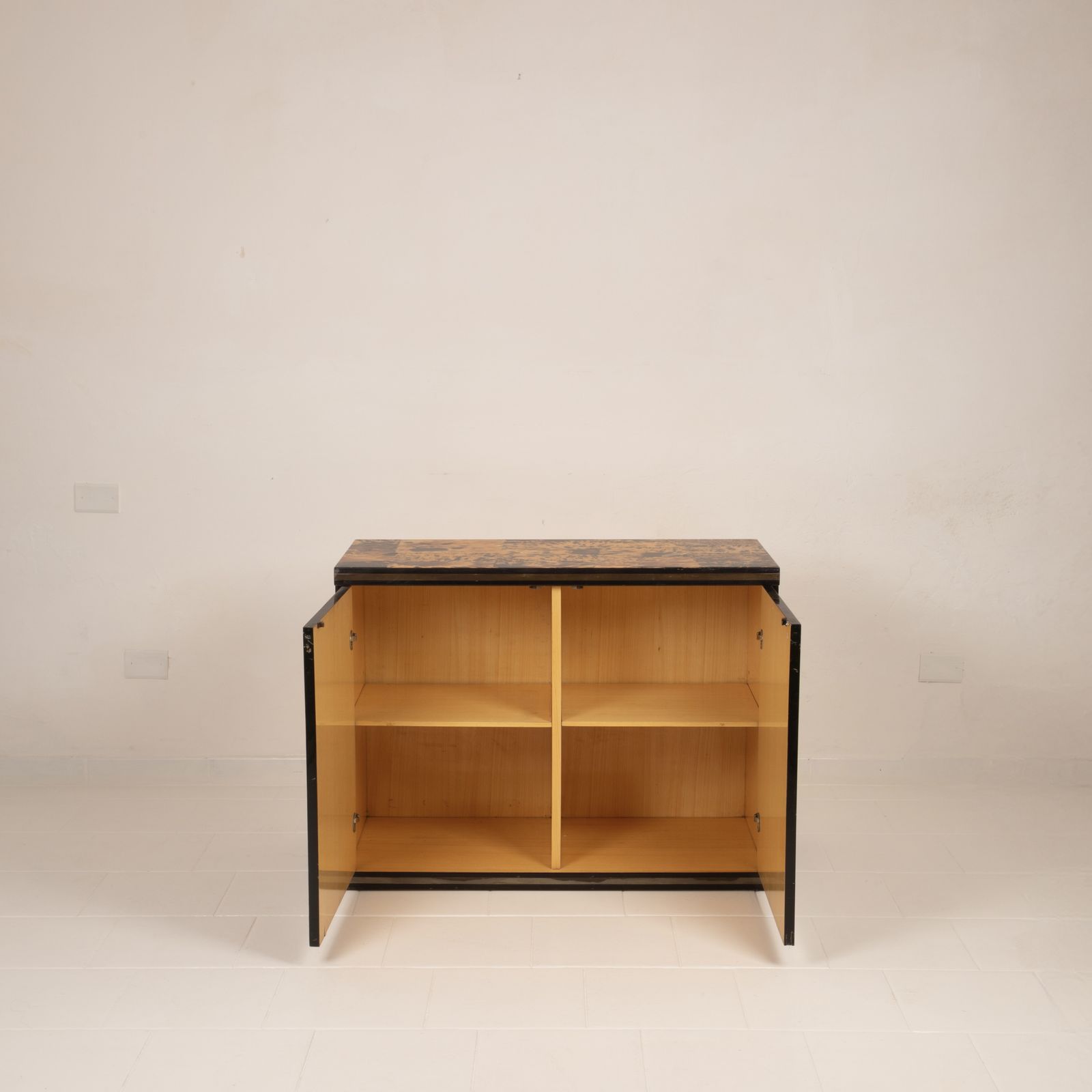 Unique Tortoiseshell Cabinet By Roberto Jodice For Ottini Milano 1974 photo vintage