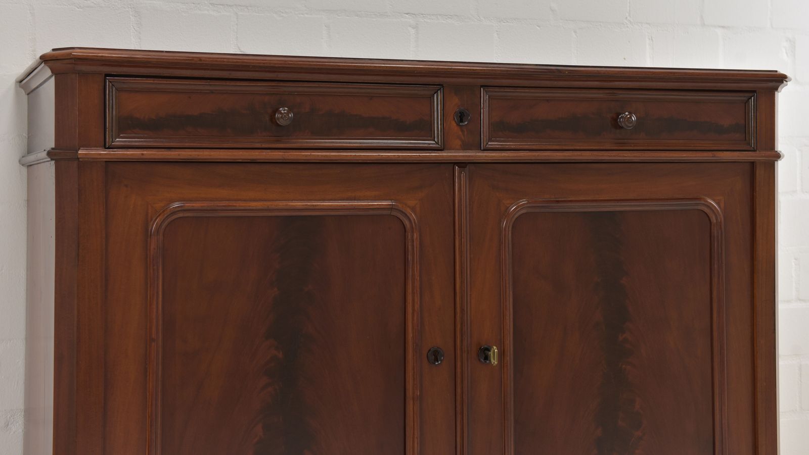 photo furniture Antique! Restored Mahogany Chest Of Drawers/Sideboard, Circa 1880.