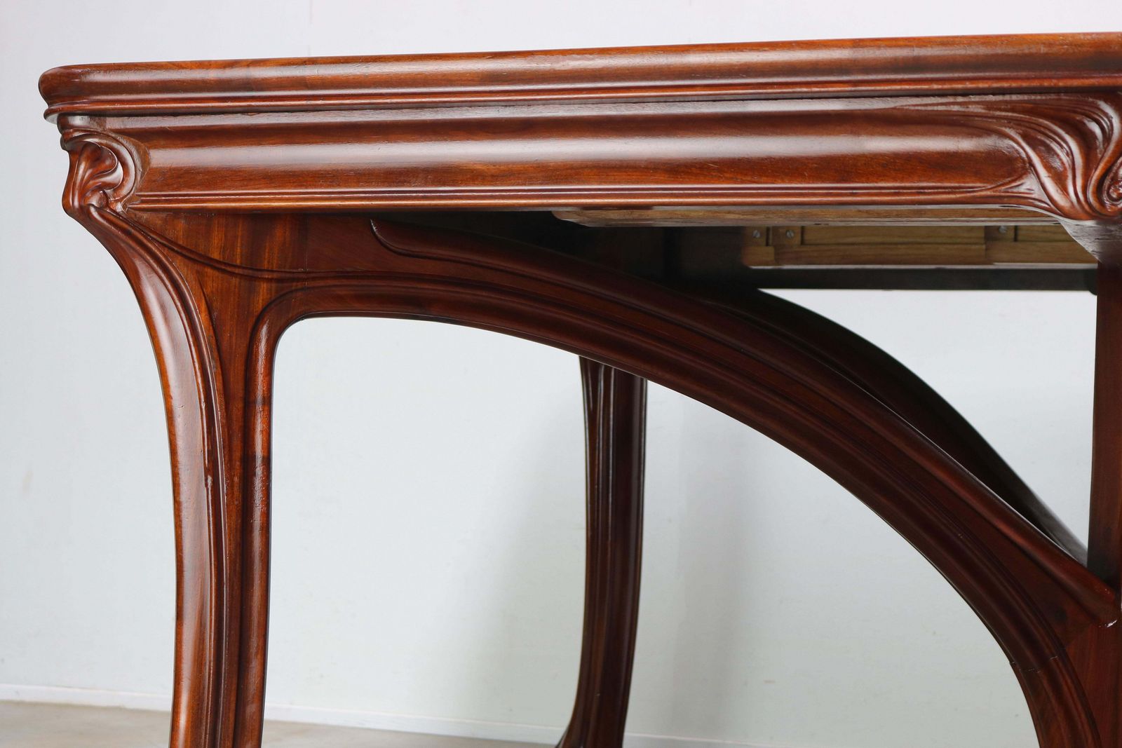 photo vintage Table à manger Art Nouveau en acajou, par Eugène Gaillard pour Maison Bing, 1900