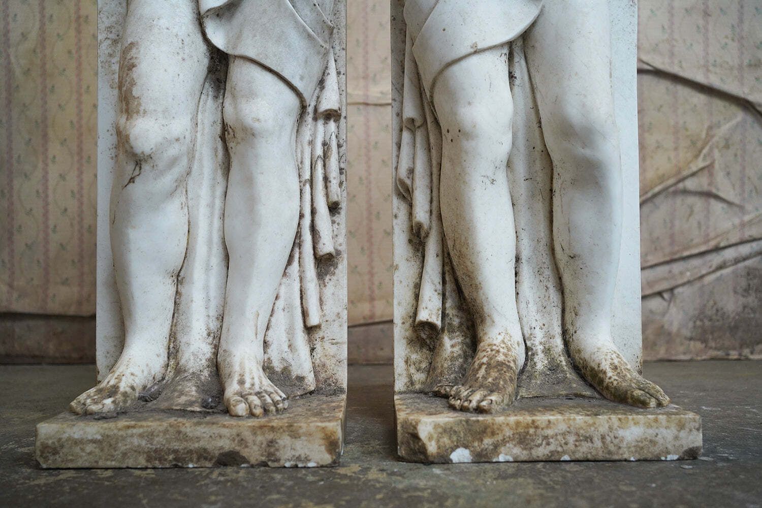 photo vintage A Pair Of Early/Mid 20thc Italian Carved White Carrera Marble Atlantes Jambs C.1920 40