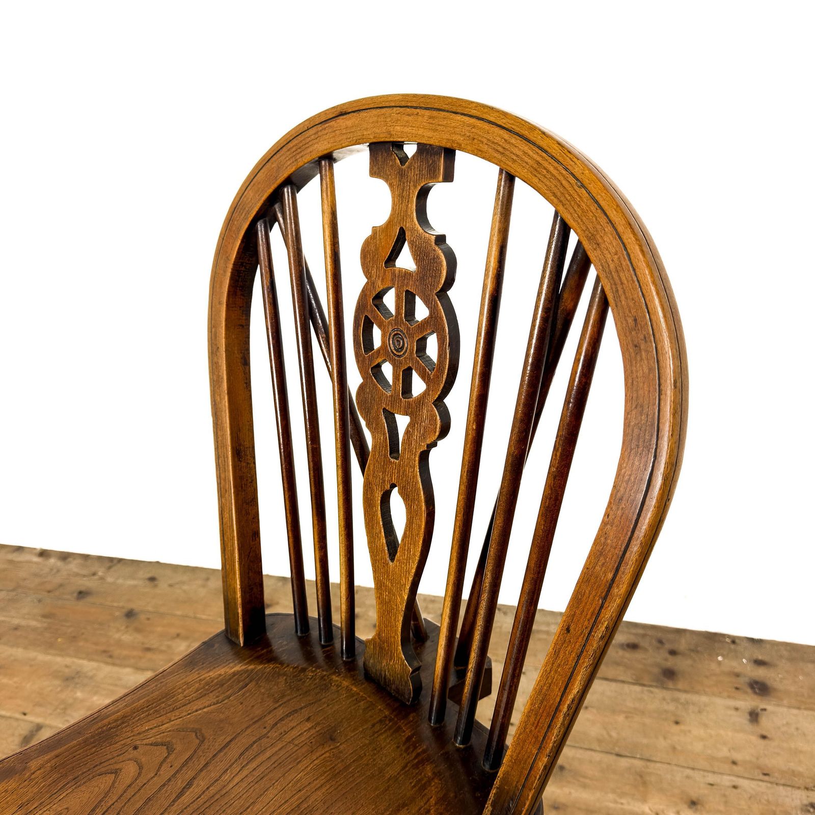 Antique Set Of Four Wheelback Kitchen Chairs | Kitchen Chairs | Dining Chairs | Oak Antiques | Farmhouse Seating photo vintage