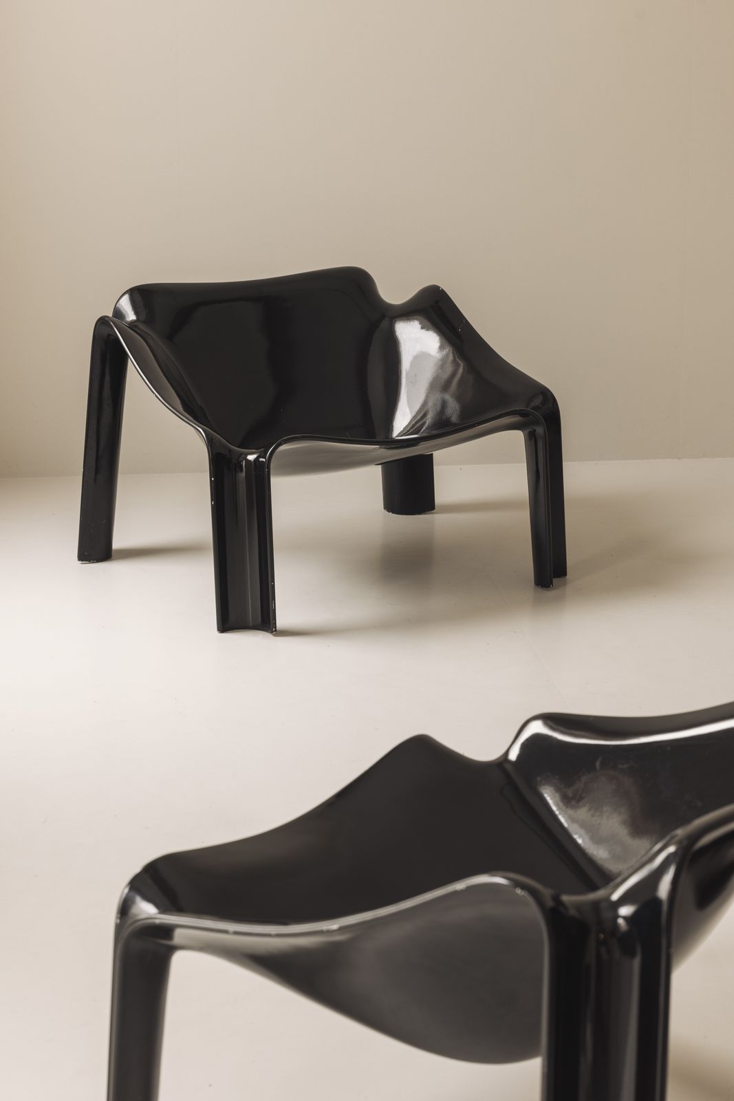 First Edition F300 Lounge Chairs By Pierre Paulin For Artifort, France 1964. photo furniture