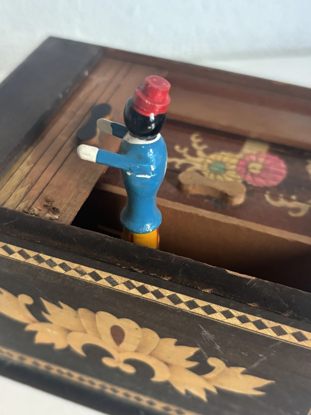 photo vinterior Vintage 1960s Japanese Wooden Cigarette Holder Dispenser   12 X 9 Cm