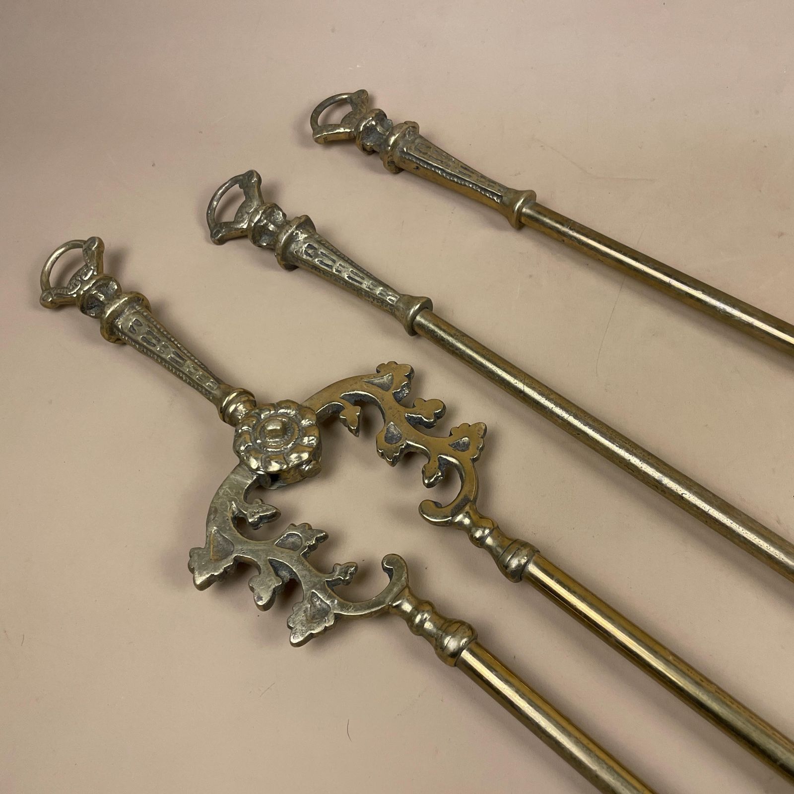 Home Fixtures Vintage Brass Fireplace Tools Large Set Of 3 Hanging Heavy Fire Hearth Decor Gold Farmhouse Cottage Antique Style photo
