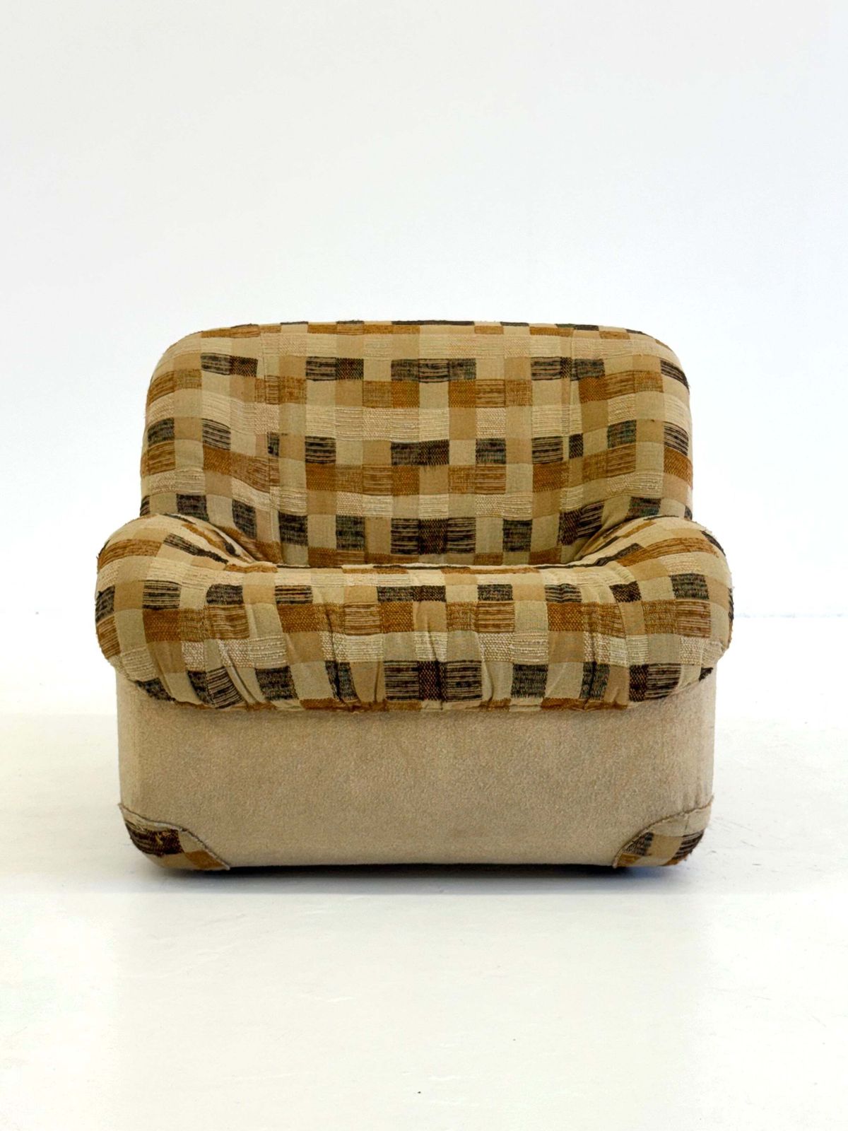 photo furniture Vintage Caprice Armchairs By Henning Korch For Swan