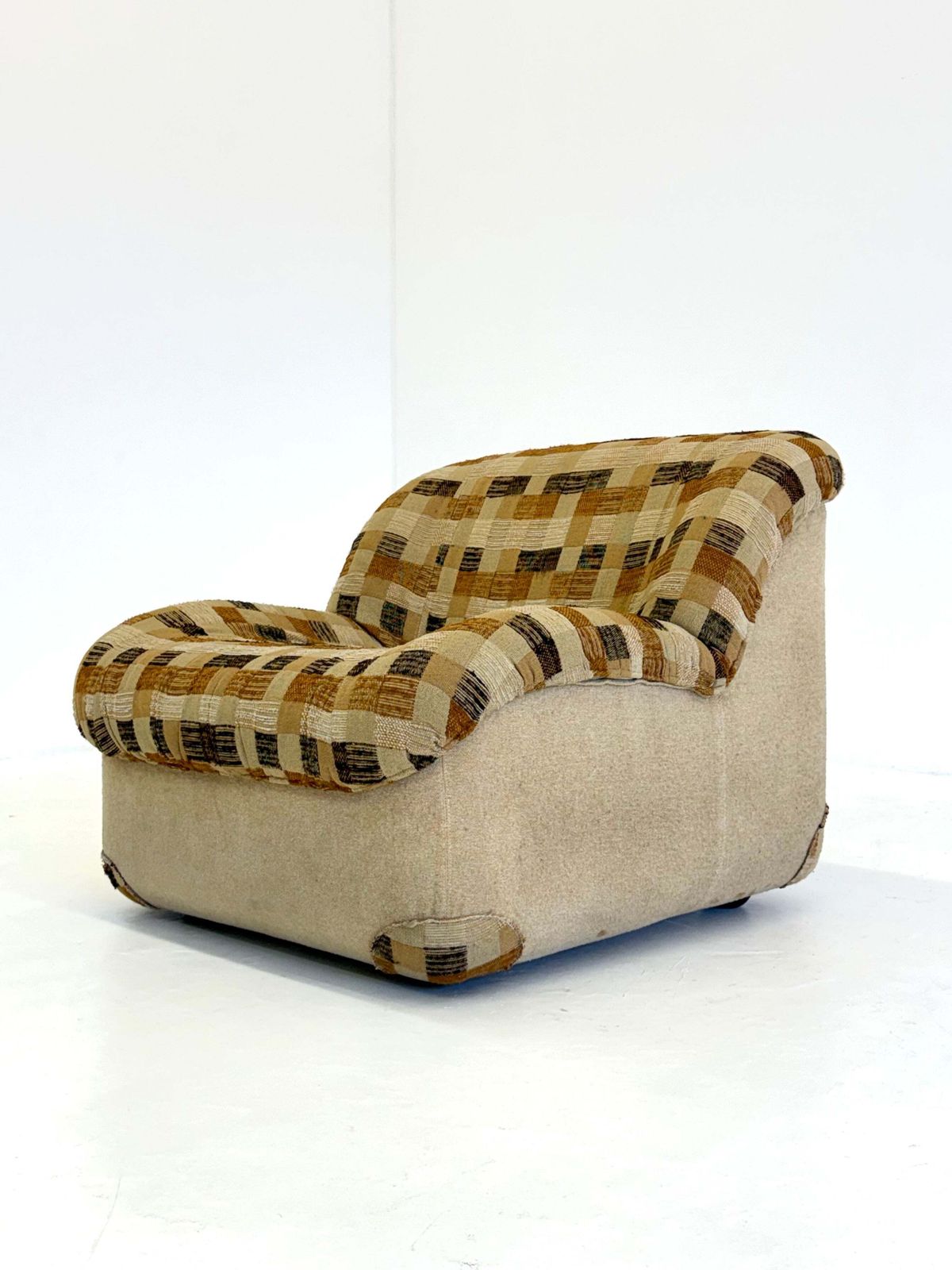 Furniture Vintage Caprice Armchairs By Henning Korch For Swan photo