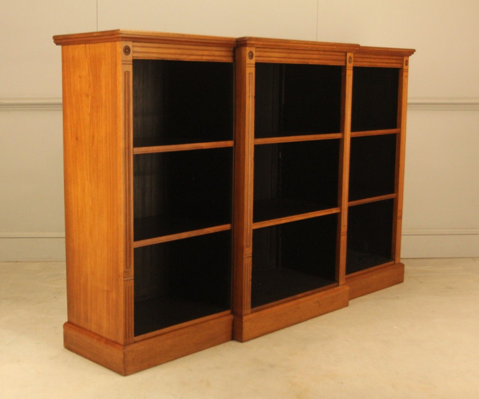 A Fine Pair Of Edwardian Mahogany Breakfront Open Bookcases photo vinterior