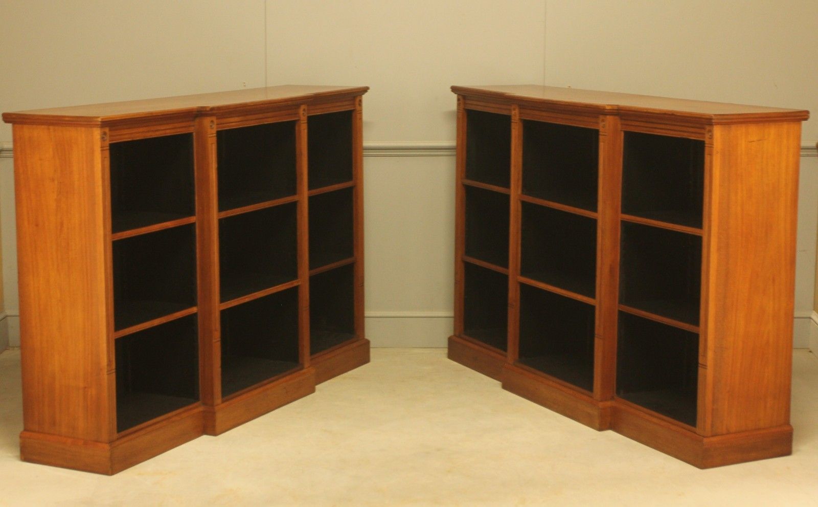 photo furniture A Fine Pair Of Edwardian Mahogany Breakfront Open Bookcases