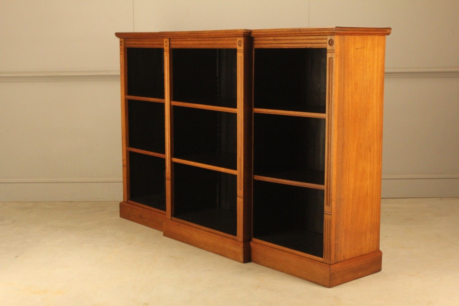Furniture A Fine Pair Of Edwardian Mahogany Breakfront Open Bookcases photo