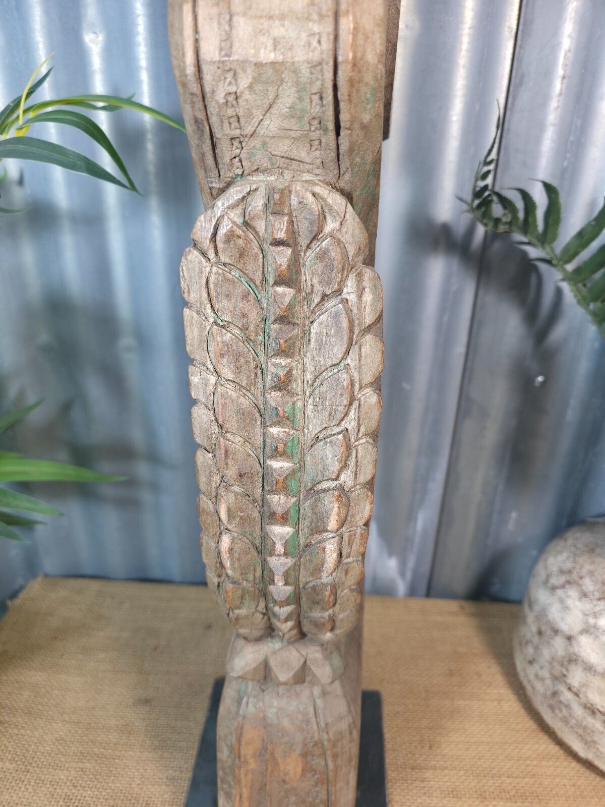 Antique 19th Century Indian Hand Carved Wooden Architectural Corbel On Stand photo vinterior