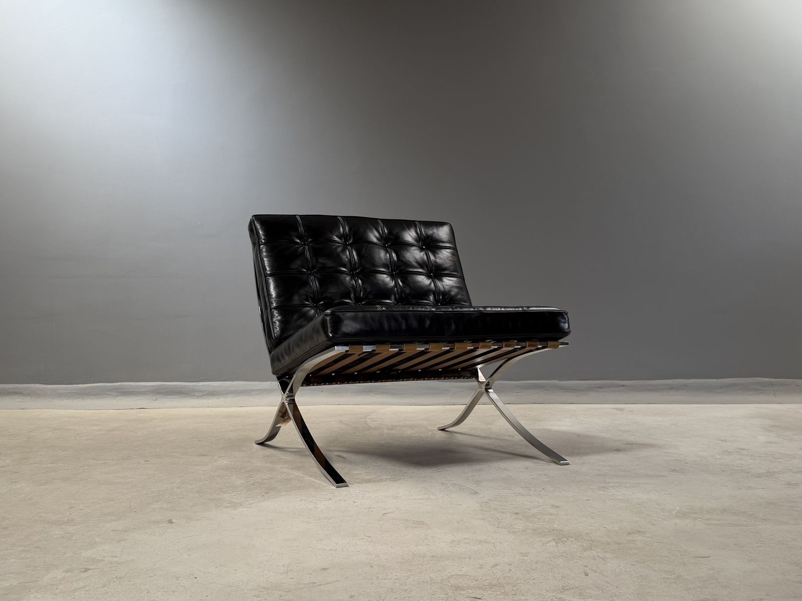 Barcelona Chair Leather Lounge Black Accent Chair Bauhaus Statement Armchair photo furniture