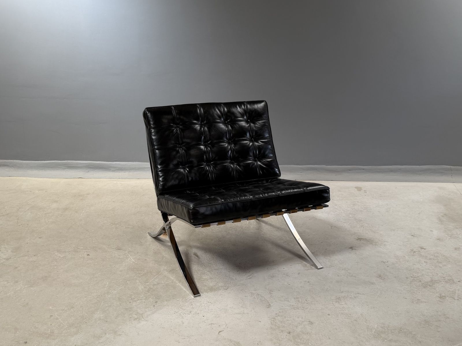 Barcelona Chair Leather Lounge Black Accent Chair Bauhaus Statement Armchair photo for sale