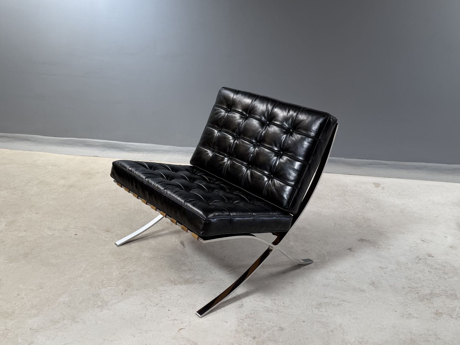 Barcelona Chair Leather Lounge Black Accent Chair Bauhaus Statement Armchair photo vinterior