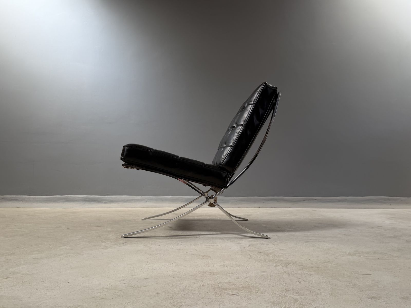 photo furniture Barcelona Chair Leather Lounge Black Accent Chair Bauhaus Statement Armchair