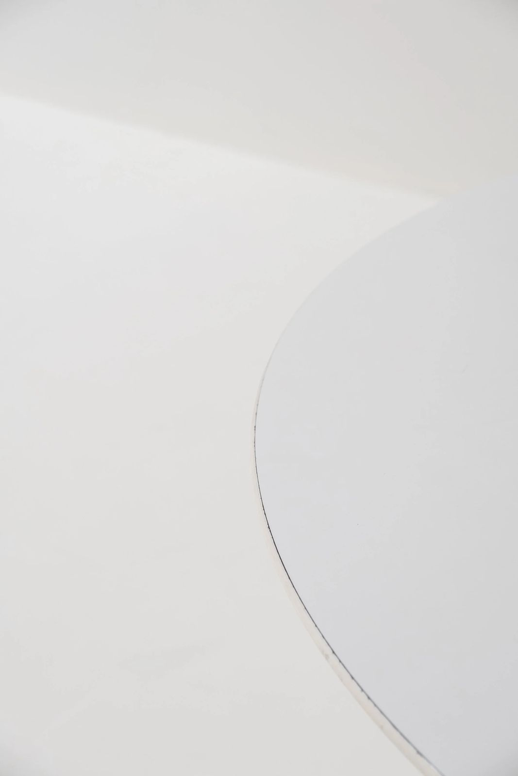 Round Dining Table With Metal Tulip Base And White Lacquered Table Top 1970 photo for sale