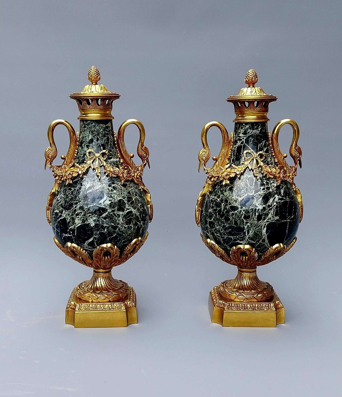 photo vinterior Large Pair Of Green French Antique Marble Cassolettes Urns French,  19th Century In The Louis XVI Style