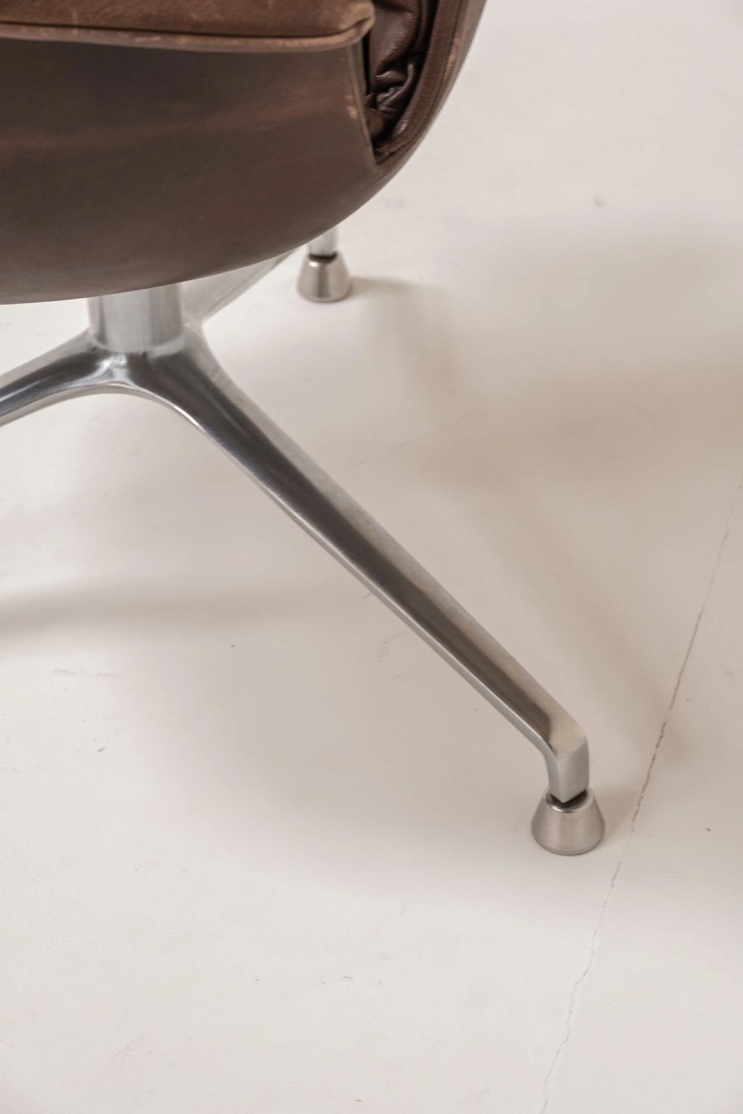 photo furniture Modell 6726 Tulip Chair By Preben Fabricius & Jorgen Kastholm For Walter Knoll 1950