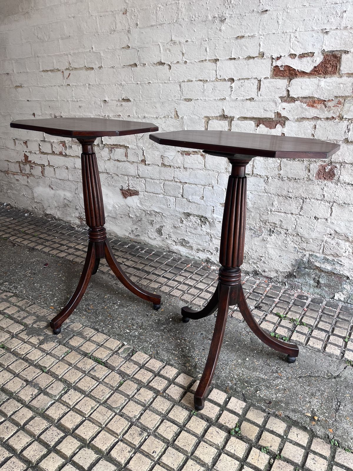 photo vintage Elegant Matching Pair Of Regency Mahogany Side Tables