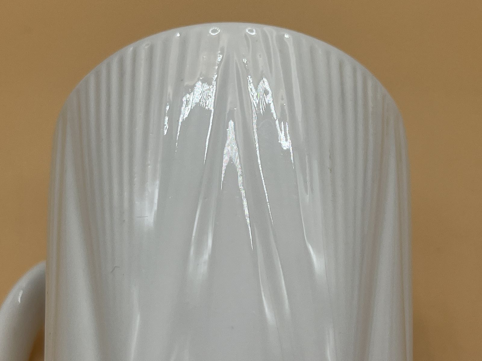 Vintage Shelley China Dainty White mok / beker. Ca. jaren 1950. photo Woonaccessoires