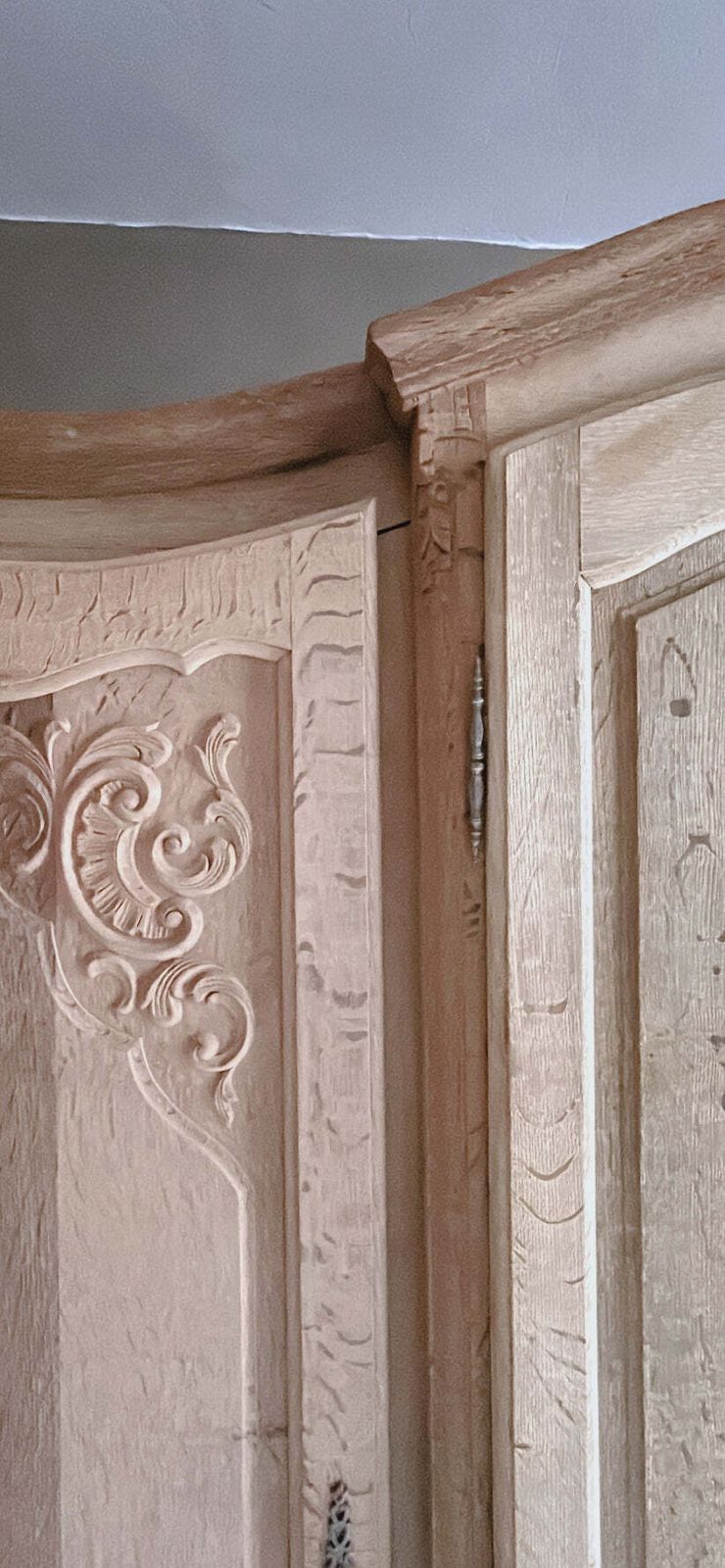 Large French4 Door Armoire In Oak photo 1200.0