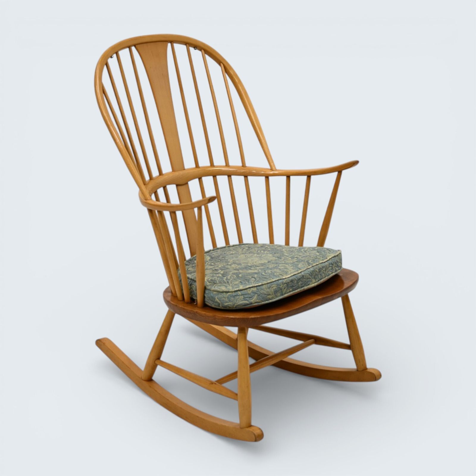 Ercol Model 473 Windsor Vintage Bow Back Rocking Chair Free Uk Delivery photo vintage