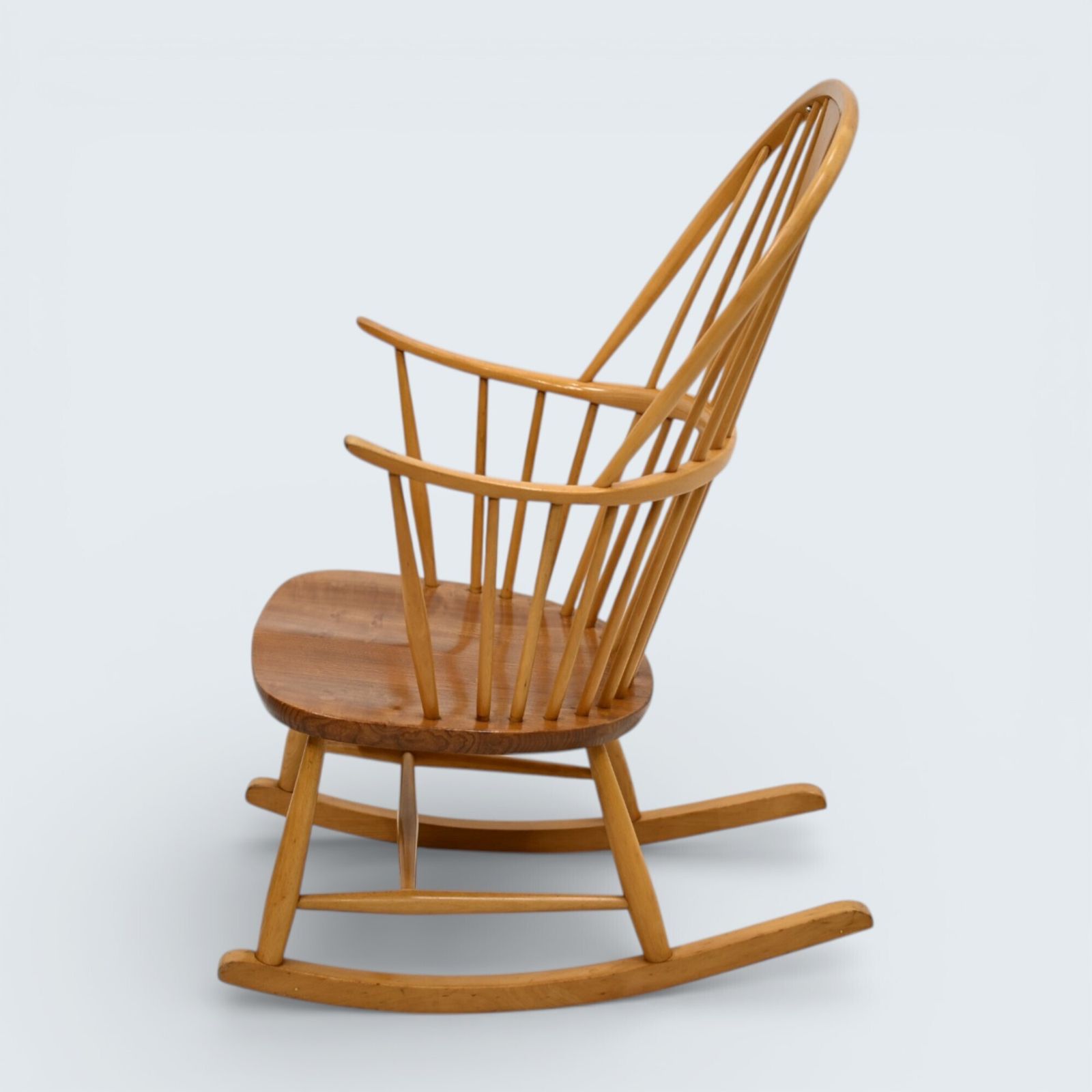photo vinterior Ercol Model 473 Windsor Vintage Bow Back Rocking Chair Free Uk Delivery