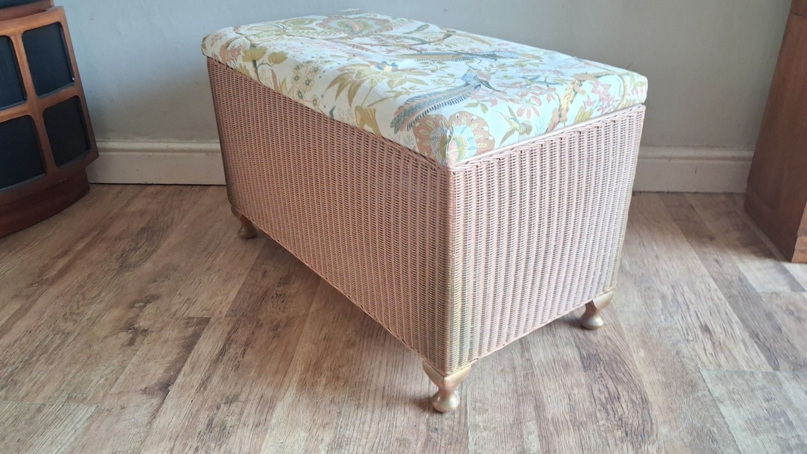 photo vinterior Delightful Original Lloyd Loom 1960's  Mid Century Blanket Box /Ottoman
