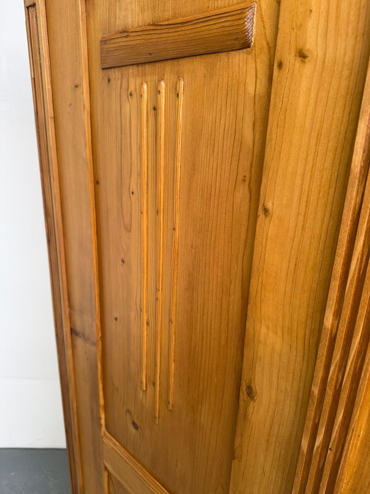 photo vinterior A Lovely Waxed Genuine Hungarian Victorian 1 Piece Hall/Child's Wardrobe
