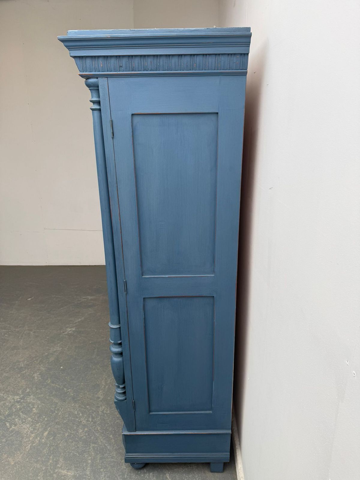 995.0 An Impressive Carved Painted Blue Victorian Original Hungarian Hall Wardrobe photo