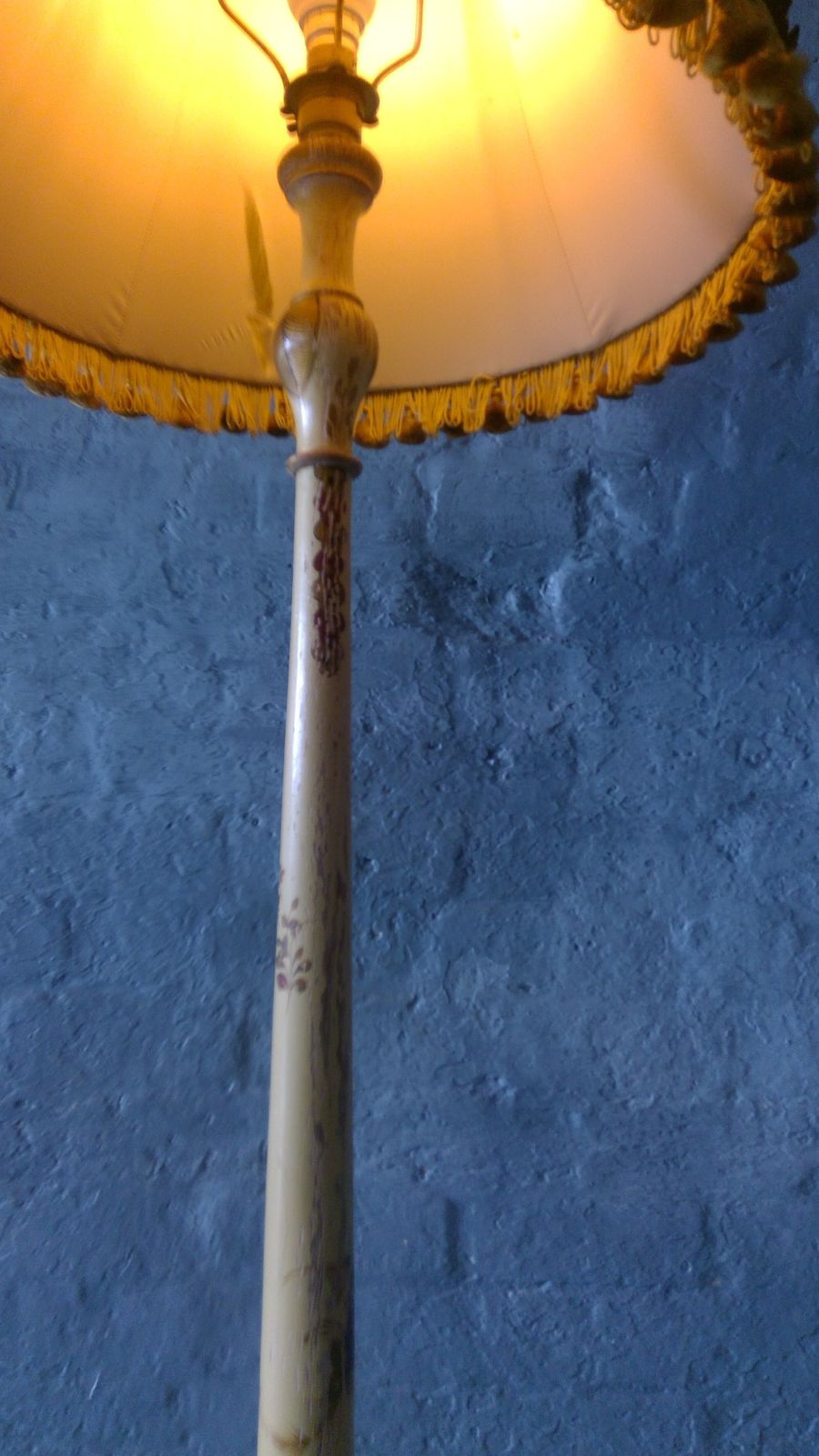 Elegant 1920s Chinoiserie Decorated Ivory Ground Standard Lamp With Shade photo vintage