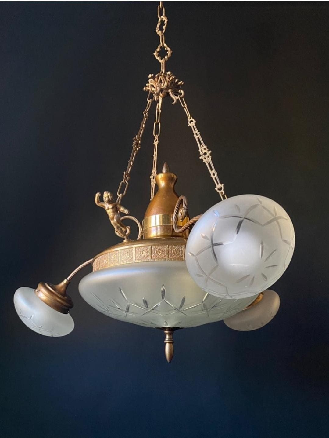 Lustre d'époque, sans droits de douane pour les États-Unis
