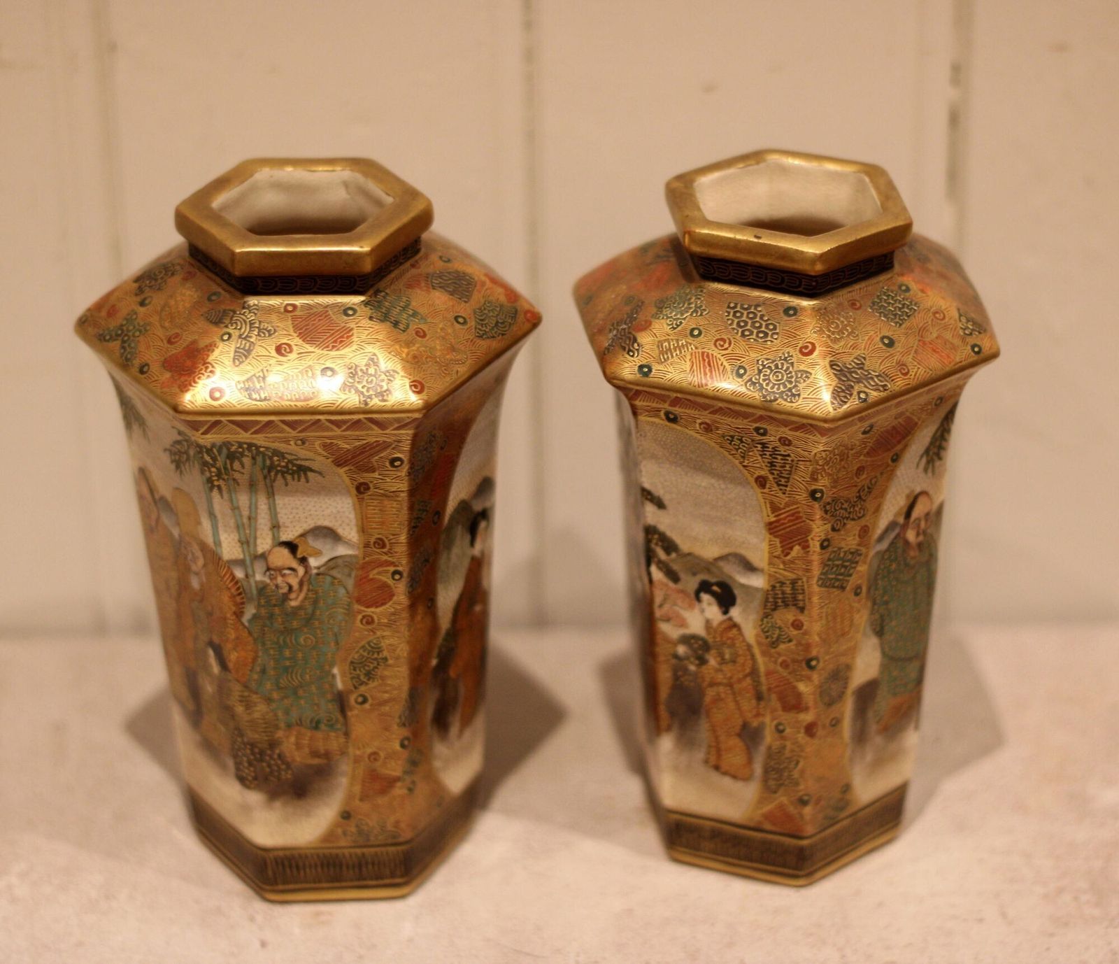 photo furniture Pair Of Japanese Satsuma Vases